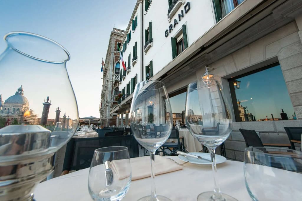 Hotel Monaco & Grand Canal - photo 22