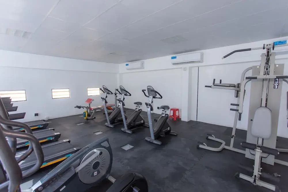 Travertine studio with stadium views - photo 19