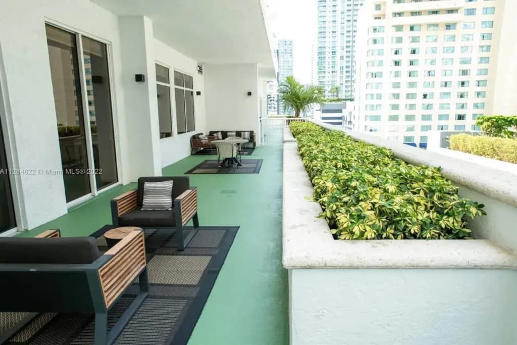 Modern Brickell Condo With Amazing Bay Views - photo 21
