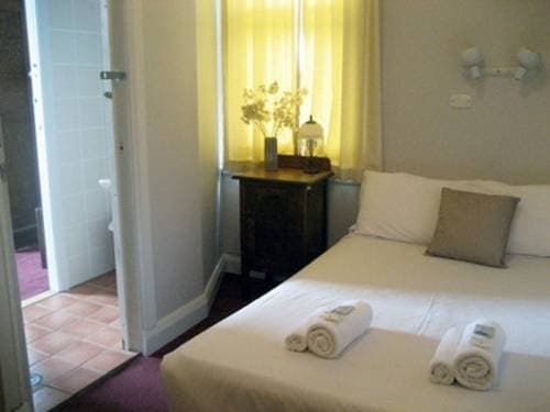 The Cecil Guesthouse - photo 9