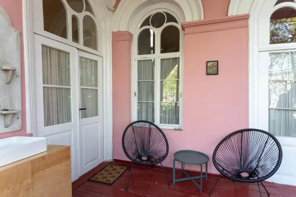 Charming 2BR Apt in Old Tbilisi - photo 12