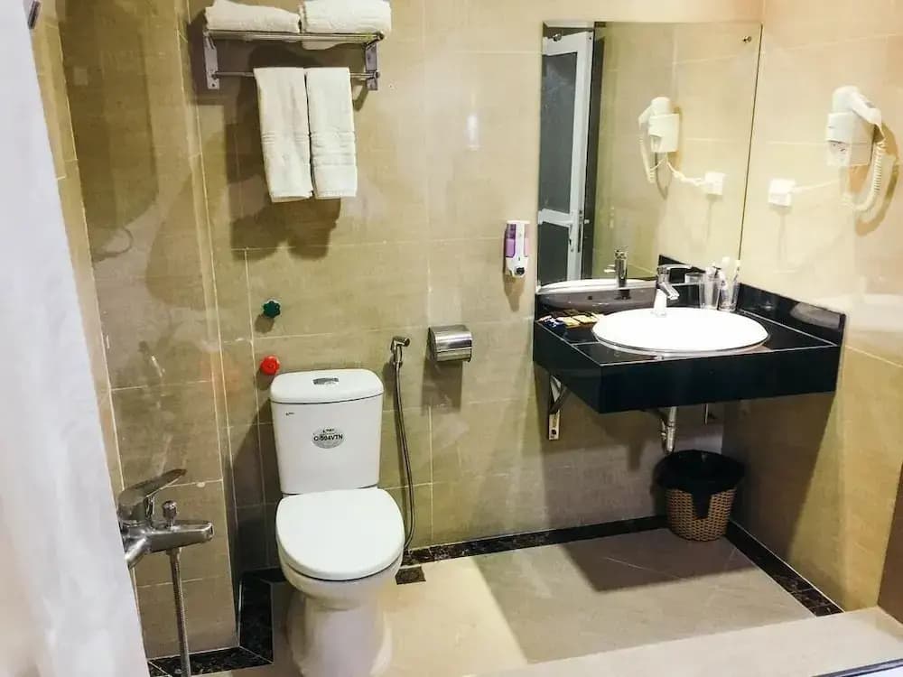 Hoang Gia Hotel 150 Nghi Tam HN-BayLux - photo 8