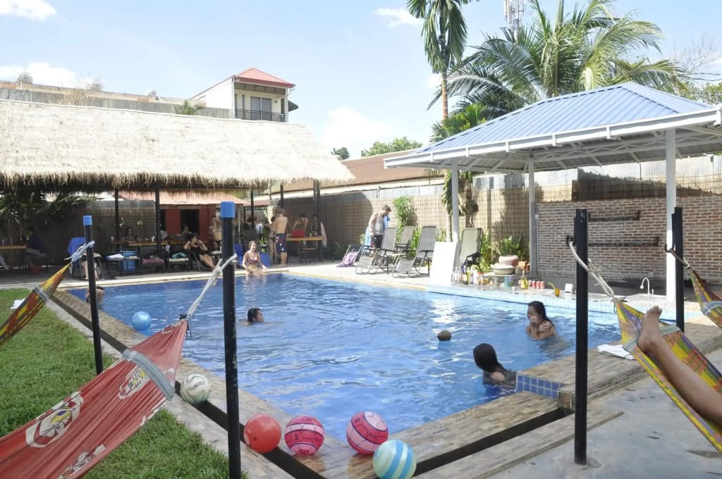 Pool Party Hostel - photo 21