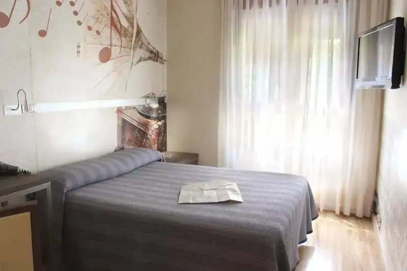 Hostal 4C Cuatro Caminos - photo 5