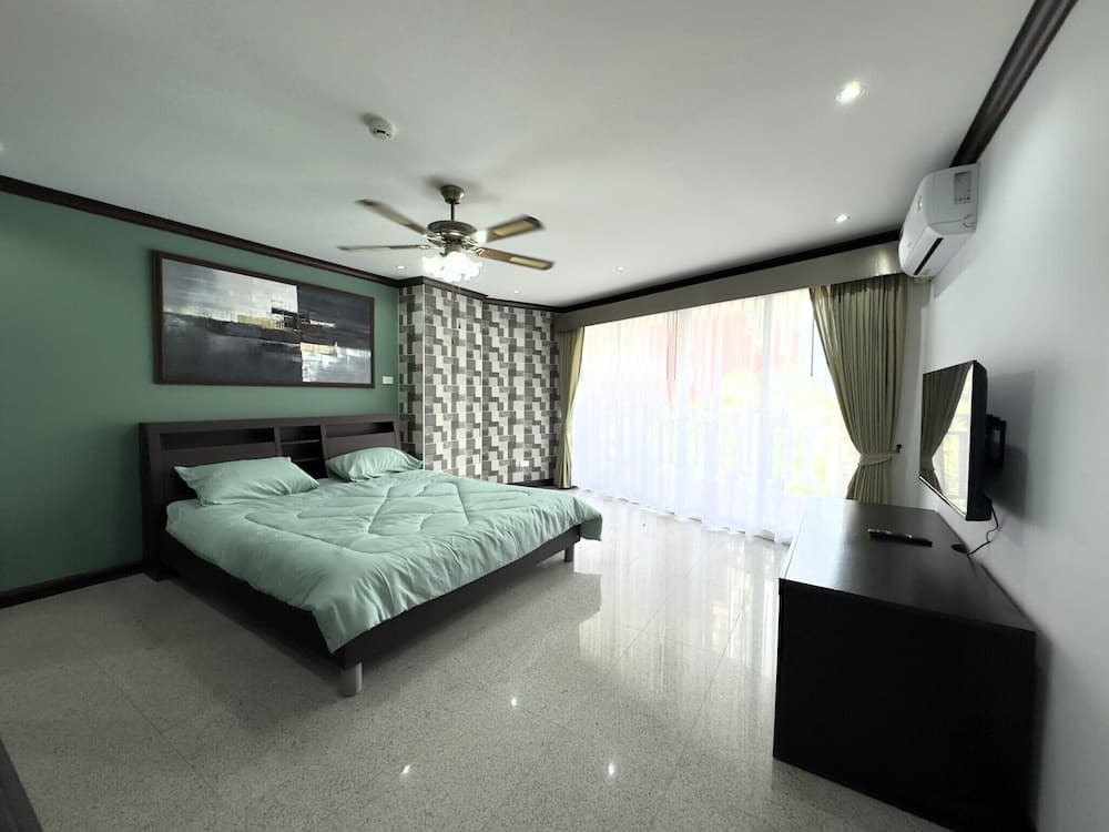 Spacious 2BR Condo - 3 Balconies & Green Views - photo 19