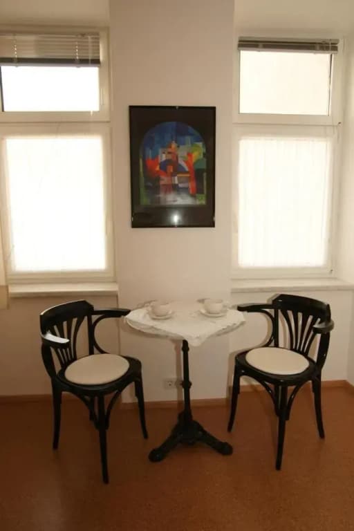 Freundliches Apartment mit Innenhof-Garten - photo 8