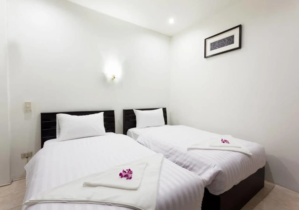 White Snapper Kitchen & Guesthouse - photo 13