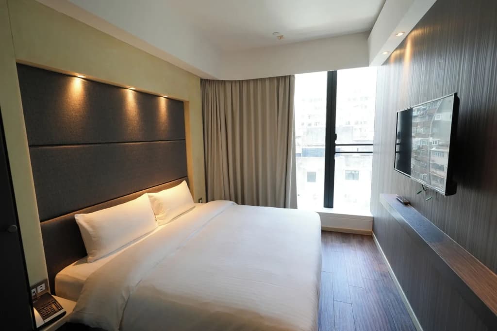 Epoch Hotel - photo 4