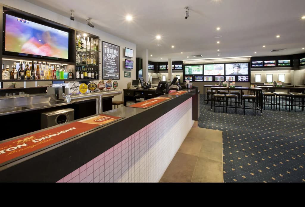 Nightcap at Shoppingtown Hotel - photo 27