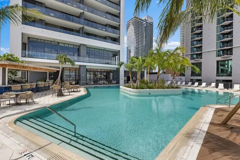 Elegant Studio with Panoramic City Views - photo 17