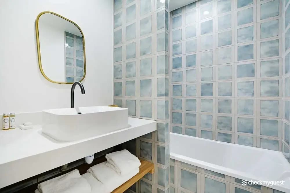 Charming Apartment- 2br/6p - Le Marais - photo 9