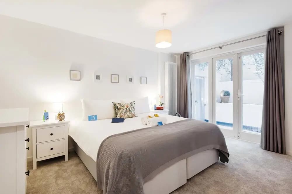 The Earl's Court Square Garden Apartment - ALBS - photo 26