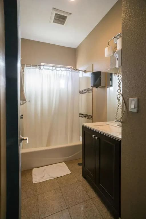 The Utah Inn - photo 7