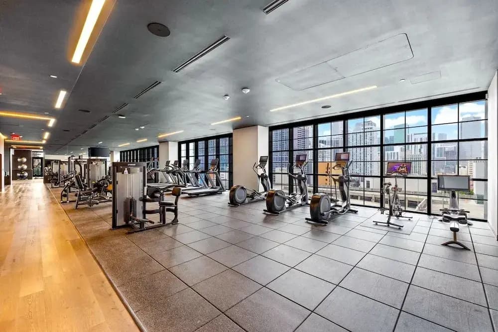 Elegant Studio with Panoramic City Views - photo 21