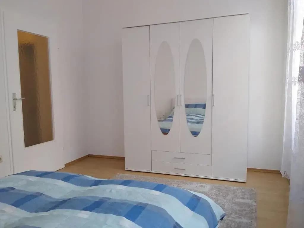 Spacious Central Apartment - photo 4