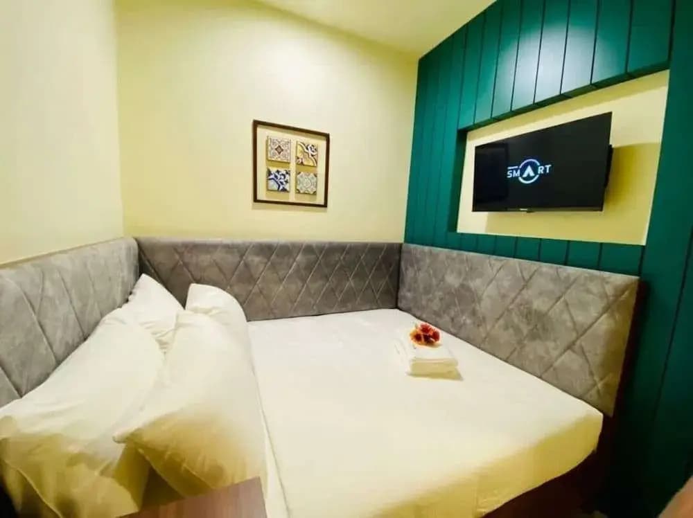 Bishop Hotel - photo 5