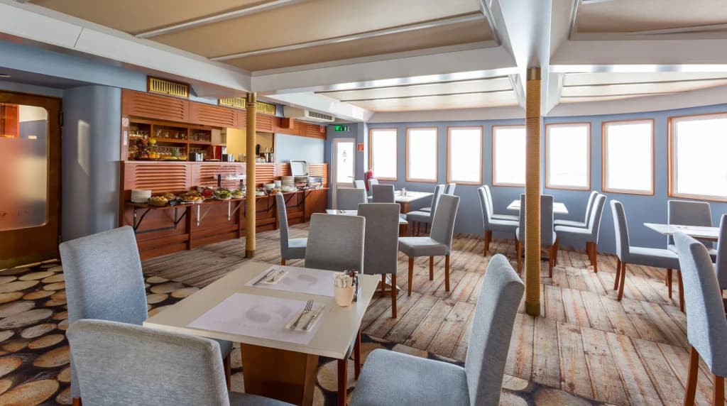 Grand Jules Boat Hotel Budapest - photo 24