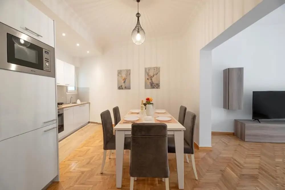 GTD8210 - Acropolis Cozy Apt. - photo 13