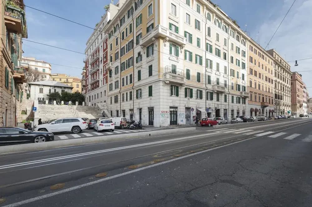 Inviting 3-bed Apartment in Roma 4mins to Colosseo - photo 27