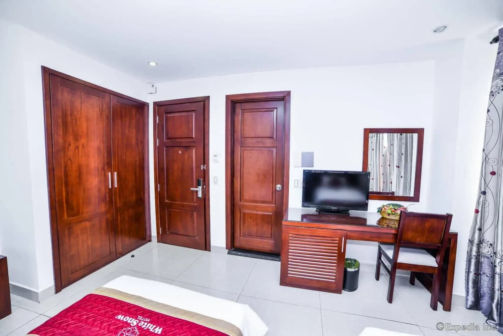 White Snow Hotel - photo 5