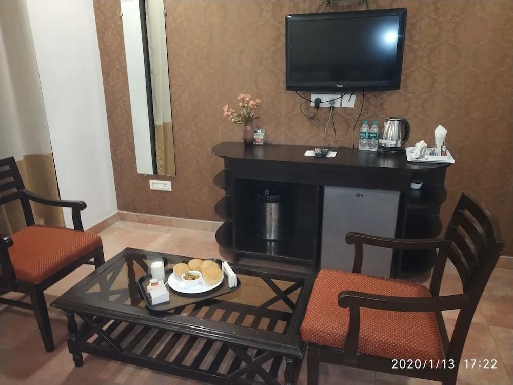 Golden Palm Suites - photo 17