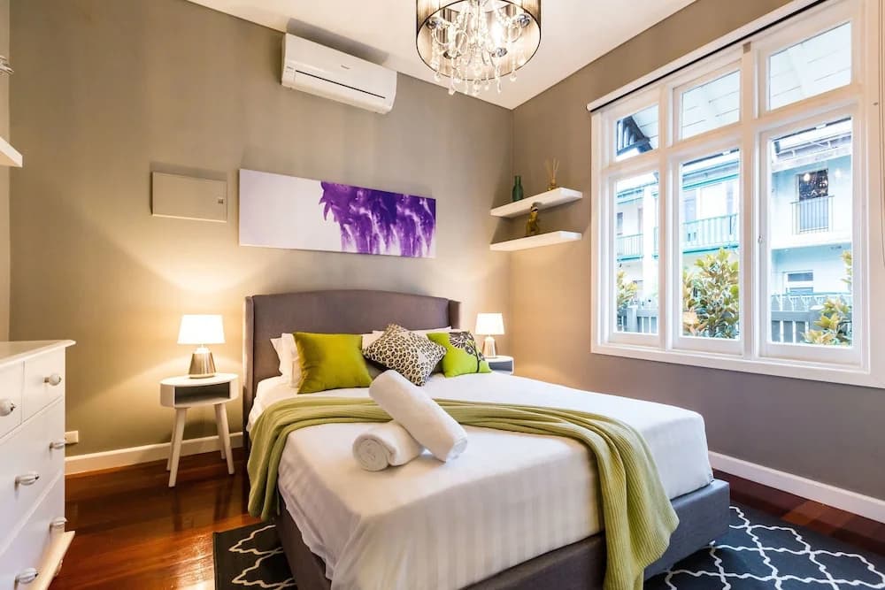 ELISE, 2BDR Windsor House - photo 1