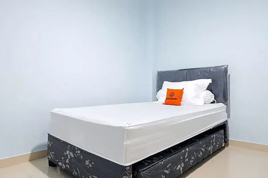 KoolKost Syariah near Green Pramuka Square Mall - Minimal Stay 6 Nights - photo 3