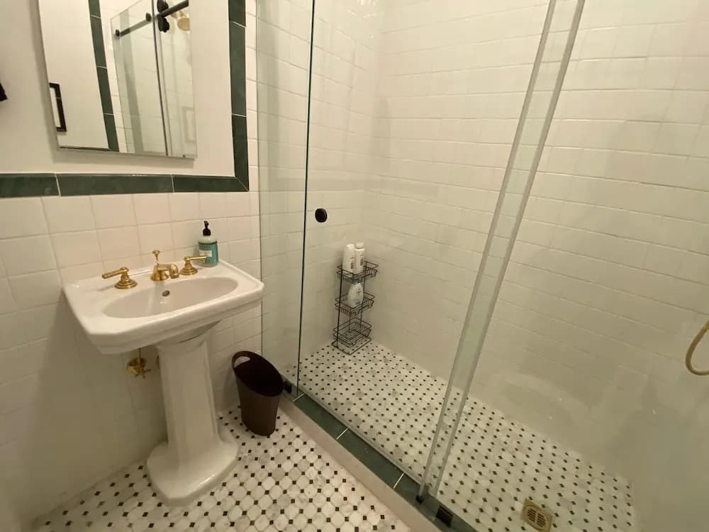 Gorgeous Studio in Beverly Boulevard! Sleeps 4! - photo 9