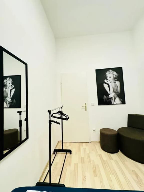 Bright 4BR Apt for 8 Near FAC Platz - photo 11