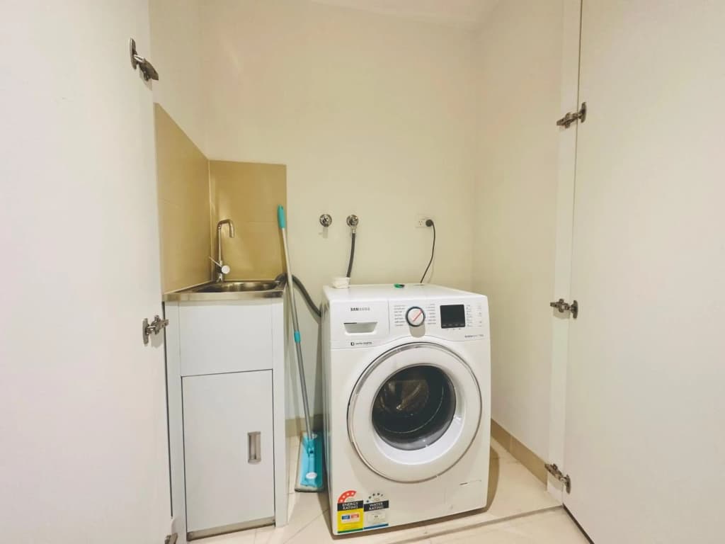 Rooftop 2BRapt in Abbotsford+King bed+WIFI+Parking - photo 2