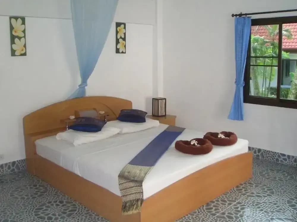 Smile House & Pool - photo 2