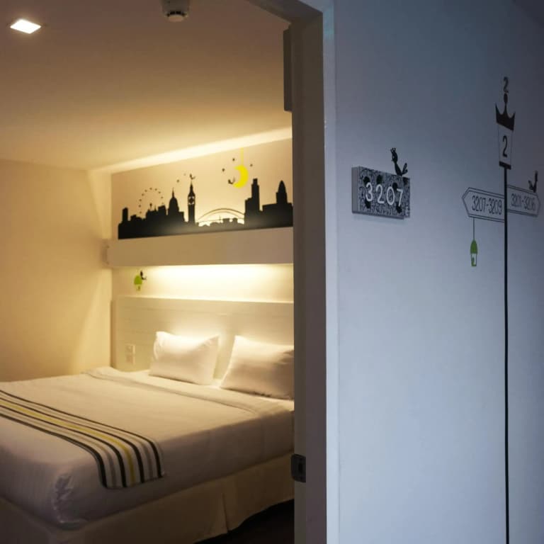 The Phoenix Hotel Bangkok - photo 36
