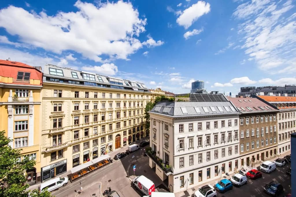 Lovley central Vienna apartment with balcony - photo 1