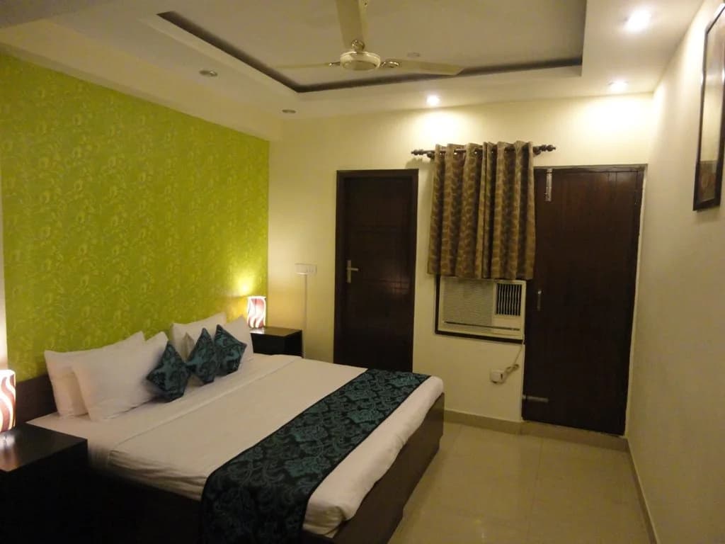 Kehar Palace by OYO Rooms - photo 1