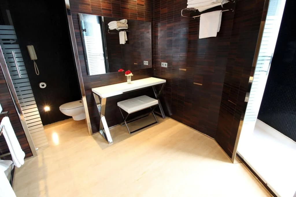 Hotel Maydrit Airport - photo 7