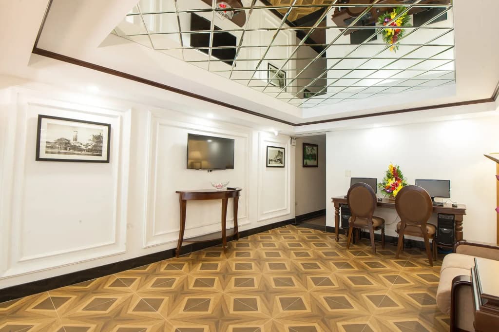 Le Foyer Hotel - photo 13