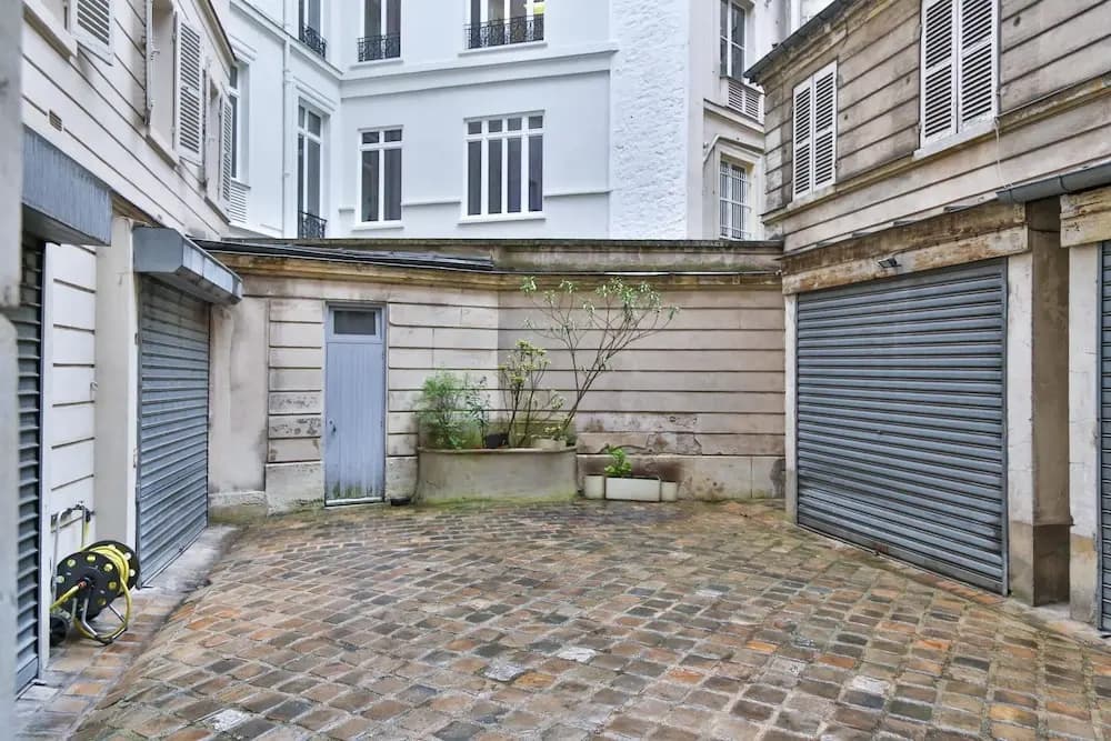 Secret Villiers I Stylish 2 Bed Apt in Villiers - photo 31