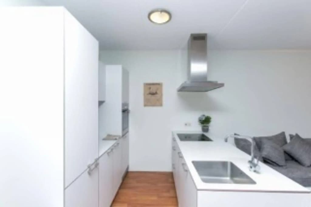 Amsterdam View Apartment - photo 18