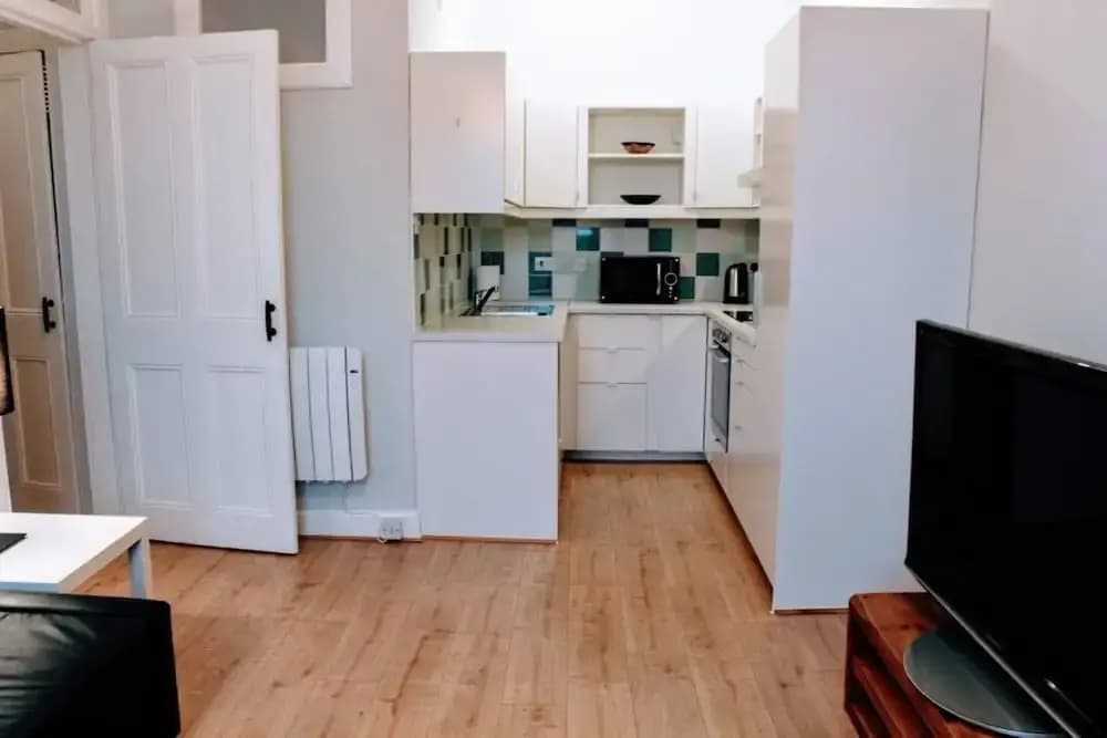 1 Bedroom Flat in City Centre Accommodates 4 - photo 1