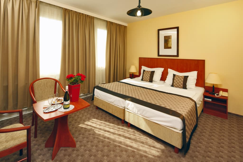 Hotel Charles - photo 25