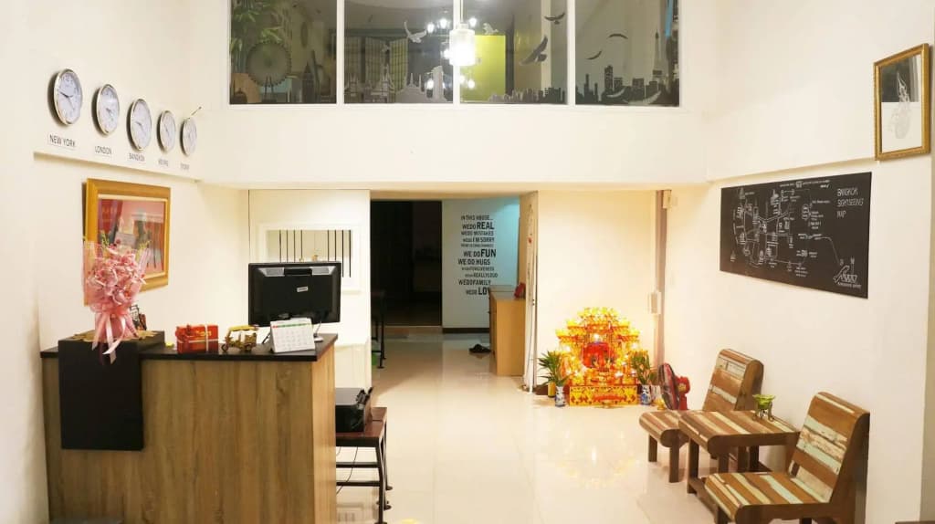 Wake Up Hostel Bangkok - photo 2