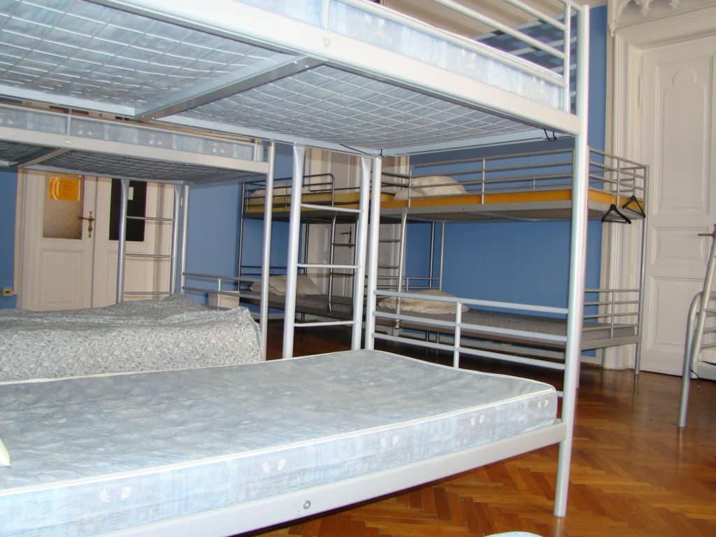 Hostel California Vaci Street - photo 2