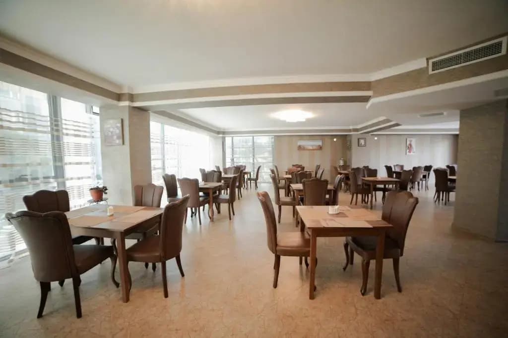 L Plaza Hotel - photo 17