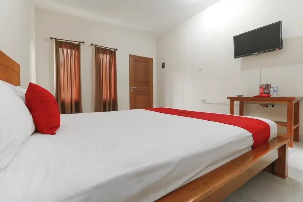 RedDoorz Plus near Cibubur Junction - photo 2