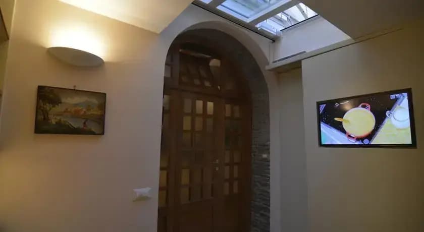 Luxury Art Apt With Terrace in Trastevere, Serviced by Hostmaker - photo 5