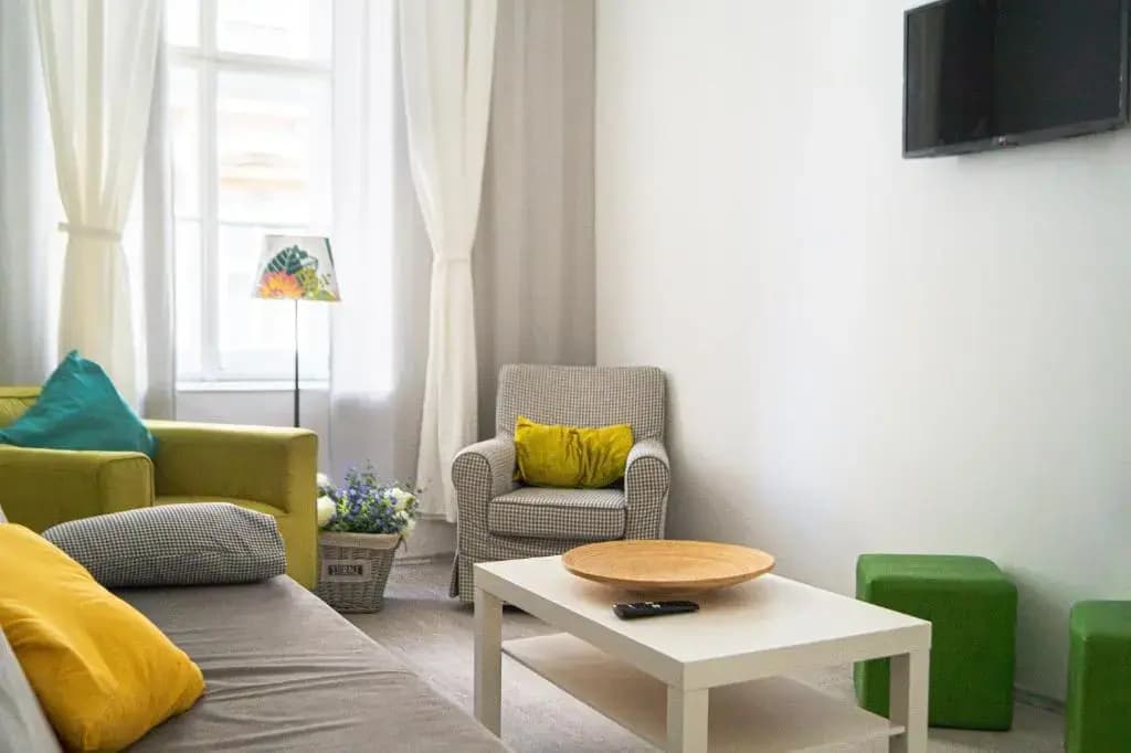Central 2BR Apt. - Lovely for Long Stays - photo 10