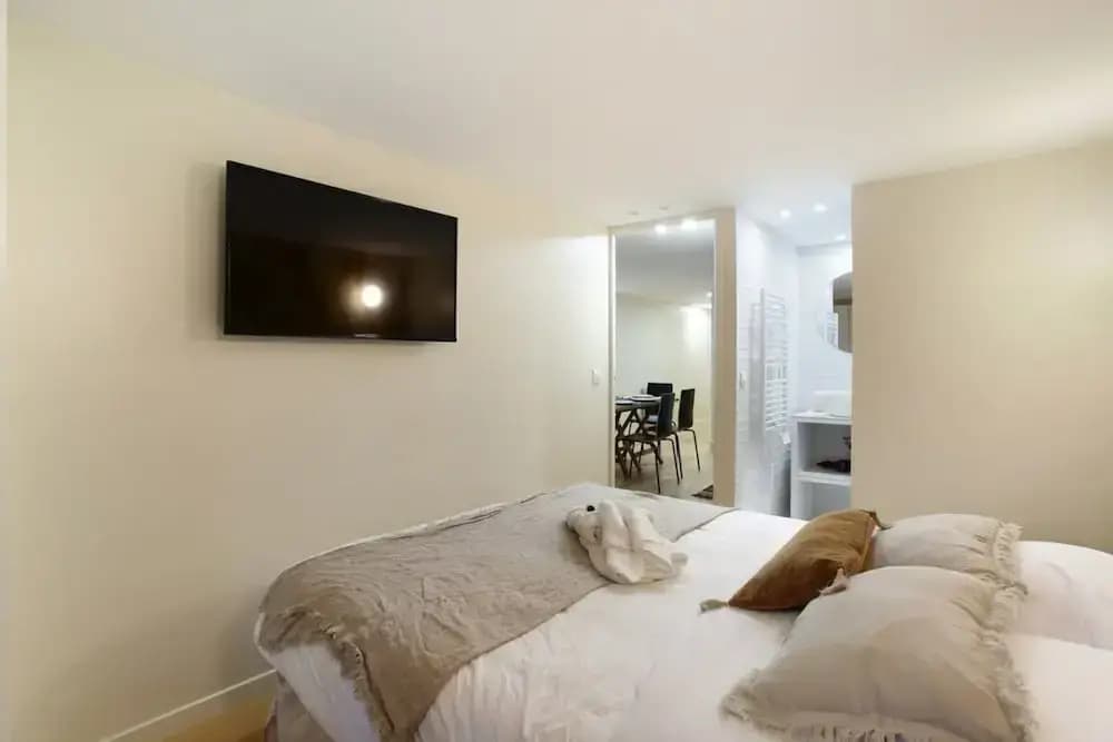 Modern Apartment 2 Bedrooms - Center of Paris - photo 5