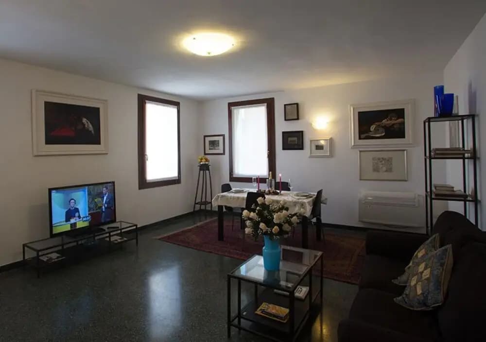 Venice Gallery - photo 2