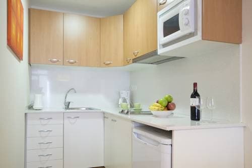 BCN House Apartments - photo 3