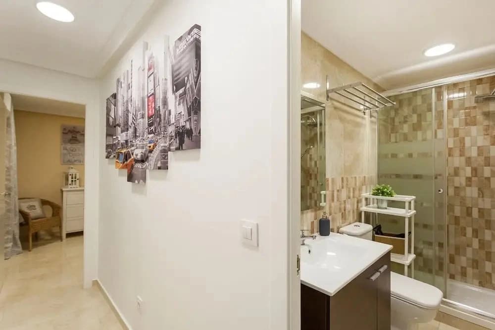Modern & Beautiful Apt. Historic District - Sol - photo 7